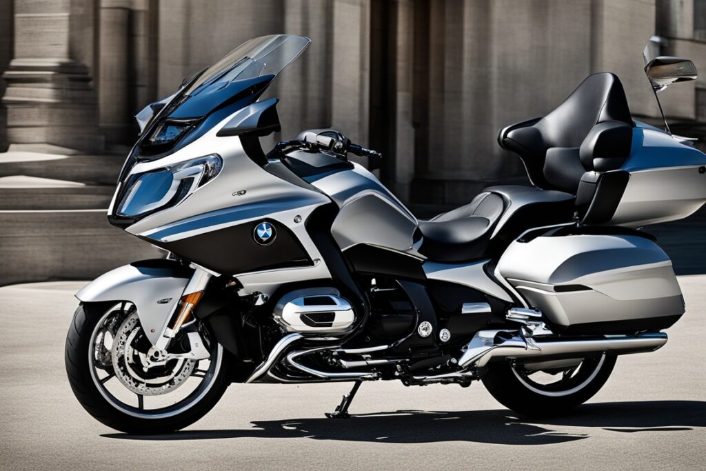 comparativo motos BMW R 1300 RT e Harley Street Glide